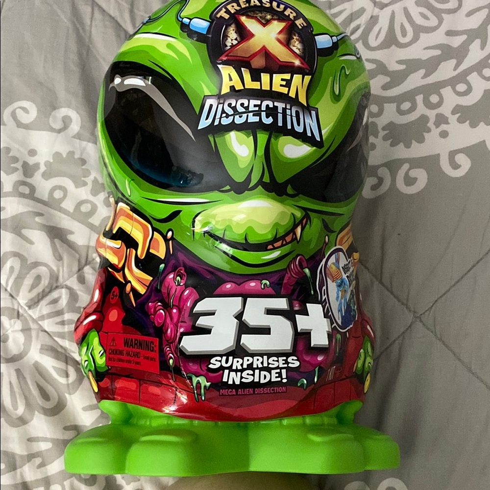 Treasure X Alien Dissection Toy
